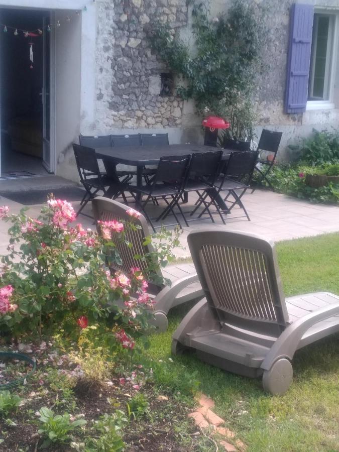 Maison De Campagne A La Ferme Pillac Luaran gambar