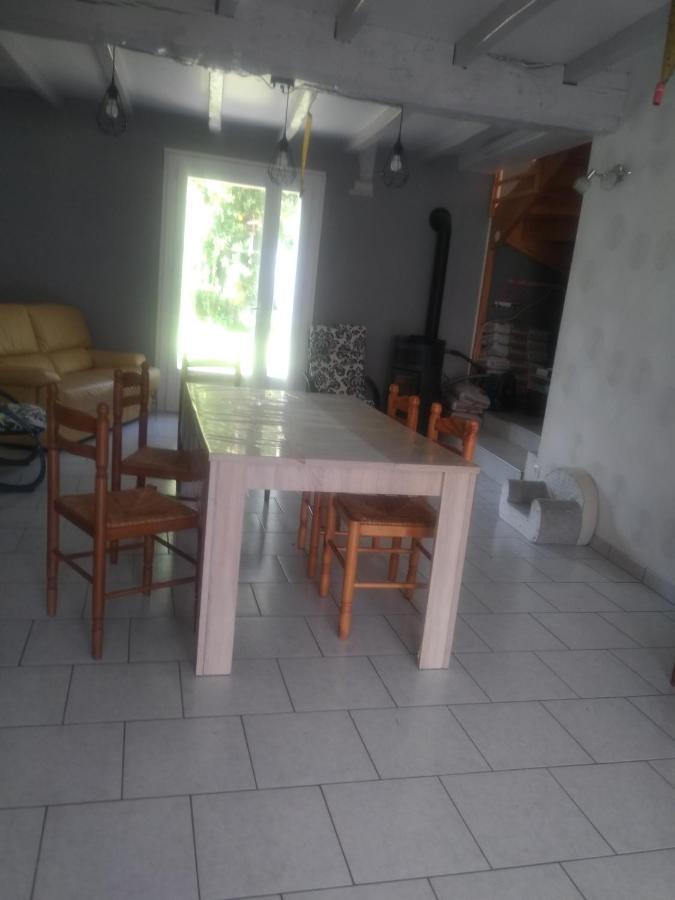 Maison De Campagne A La Ferme Pillac Luaran gambar
