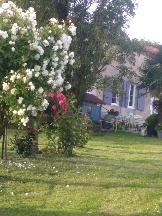 Maison De Campagne A La Ferme Pillac Luaran gambar