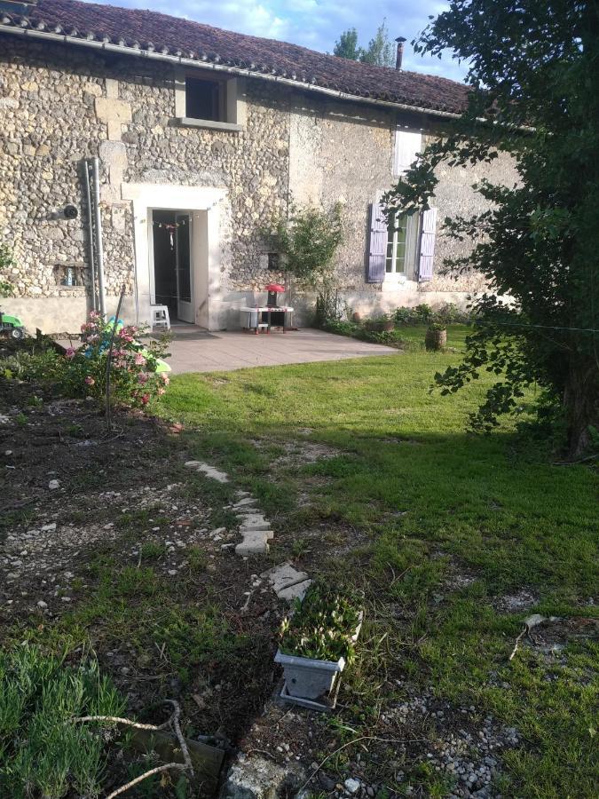 Maison De Campagne A La Ferme Pillac Luaran gambar